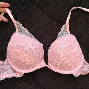 Victoria’s Secret Very Sexy push-up bra -34A